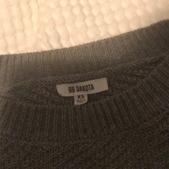💫3/$30💫 BB Dakota gray fringe sweater - Picture 2 of 3